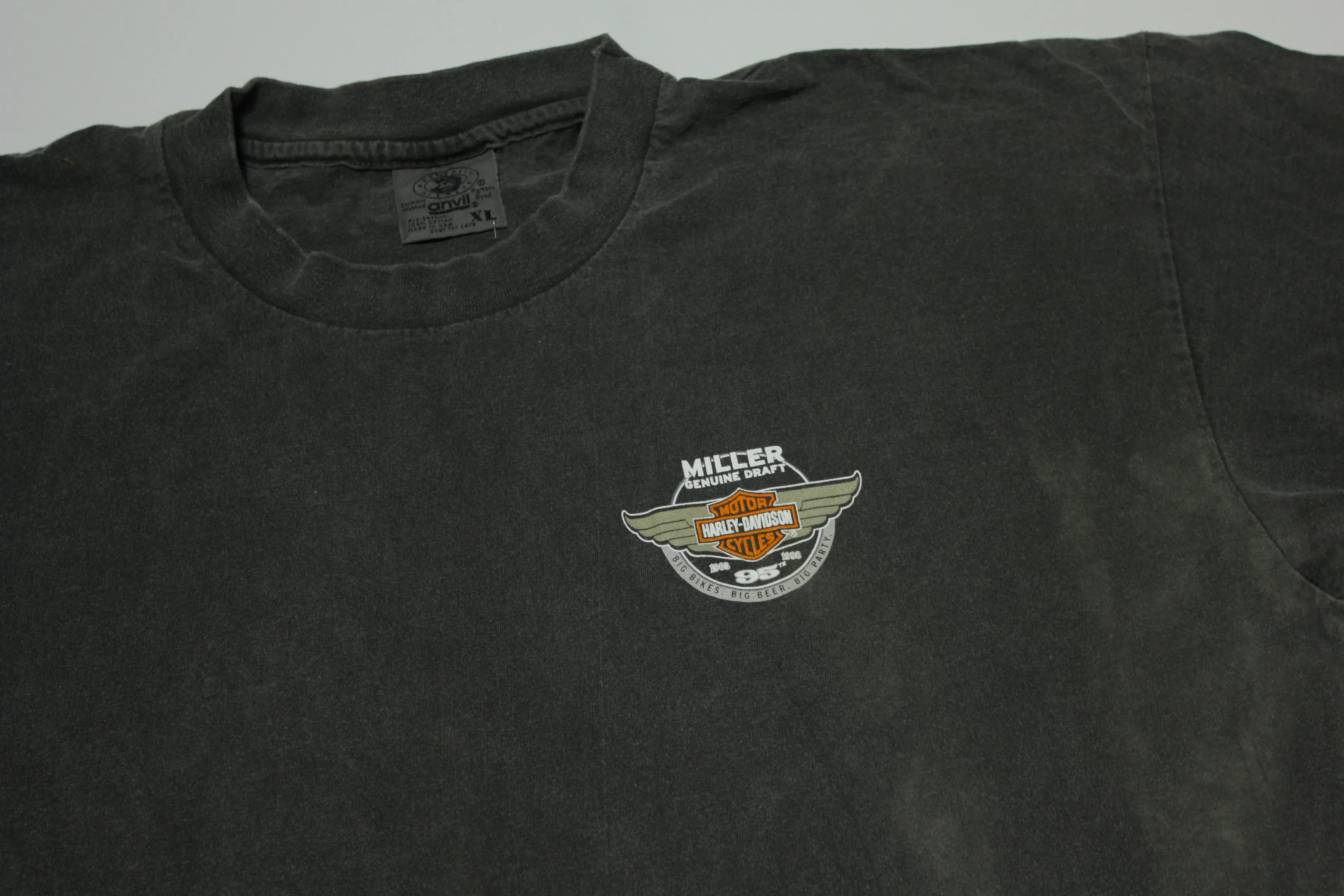 Harley Davidson 1998 Big Beer Party Bikes Vintage Miller Genuine Draft 90's T-Shirt